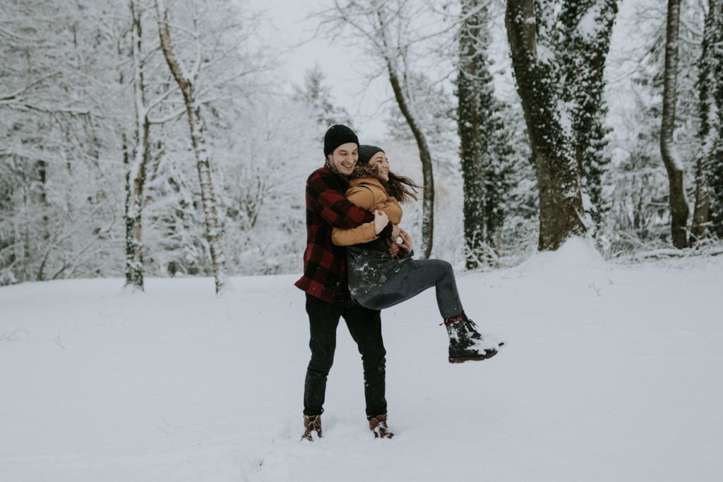 UNE SEANCE EN AMOUREUX DANS LA NEIGE - Madame B. Photographie